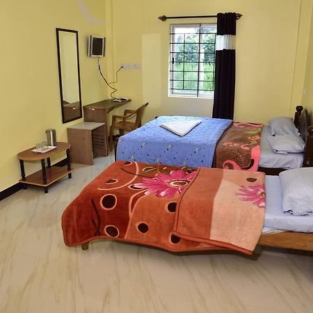 J R Mist Valley Inn Udagamandalam Exterior photo