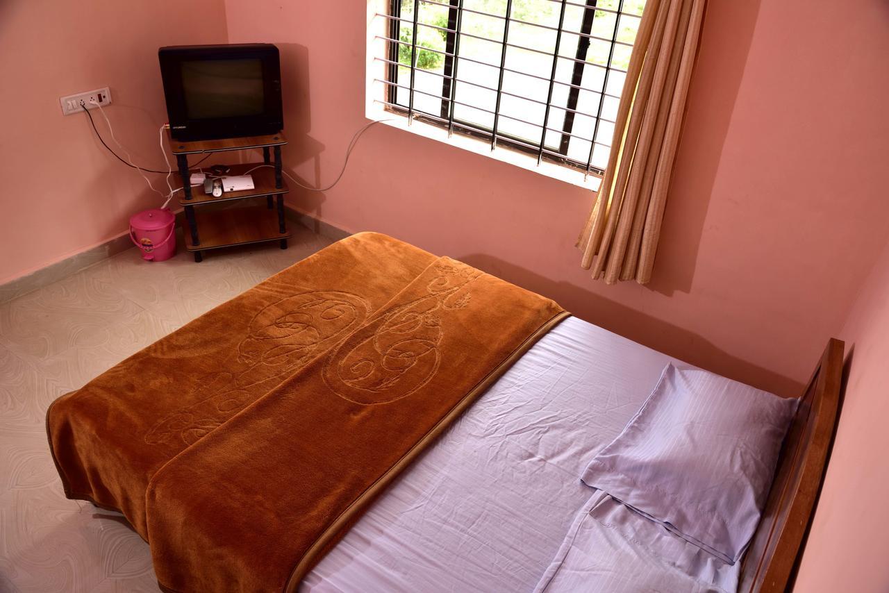J R Mist Valley Inn Udagamandalam Exterior photo